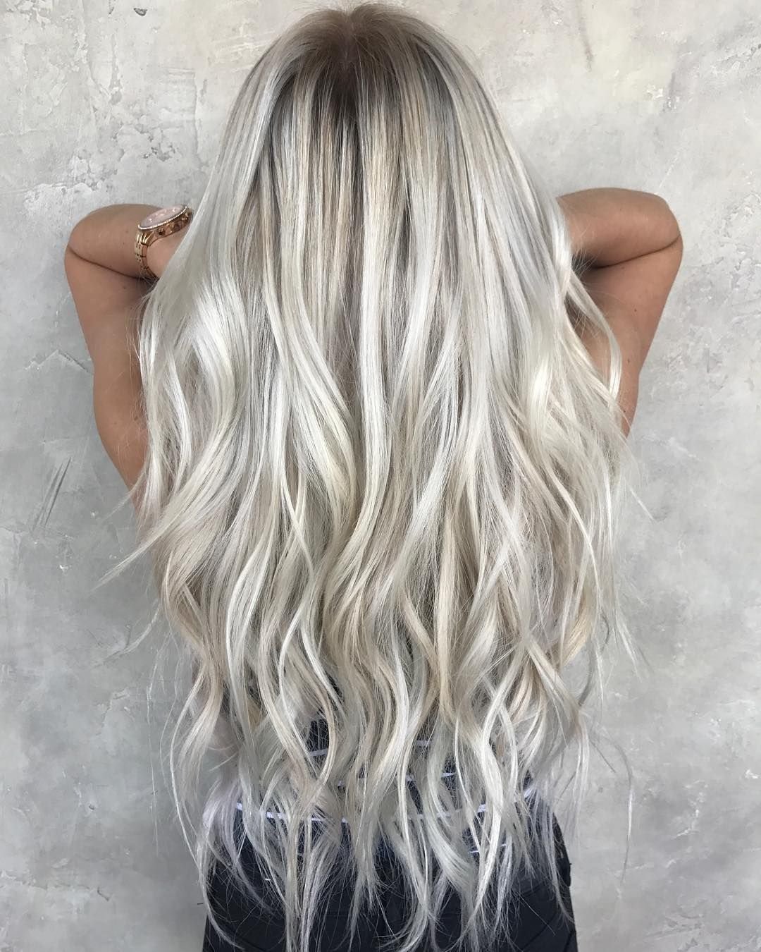 Пепельный шатуш на темные волосы 2021