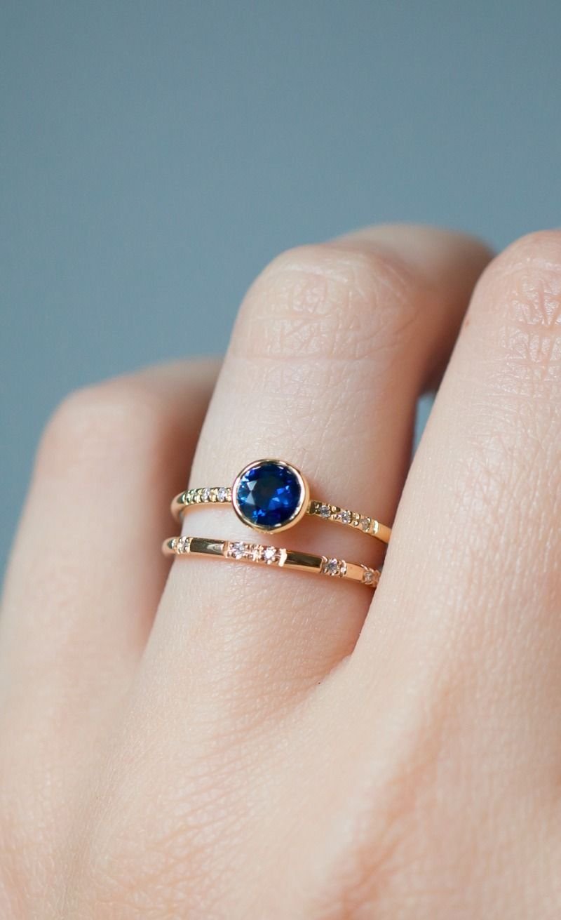 Обручальное кольцо с сапфиром