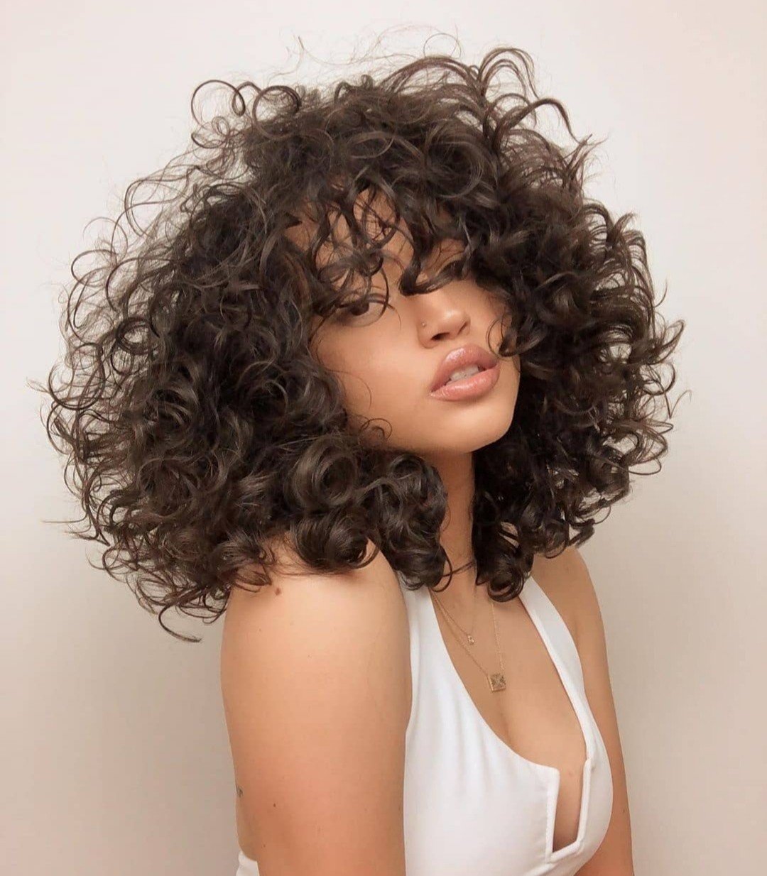 Кудрявая Жаклин Стоун