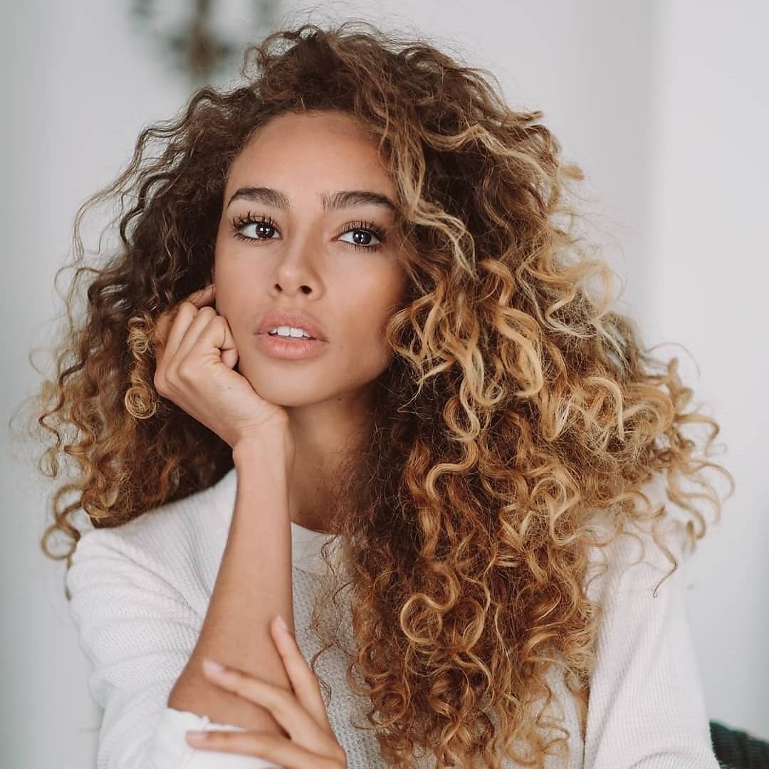 Наращивание кудрявых волос