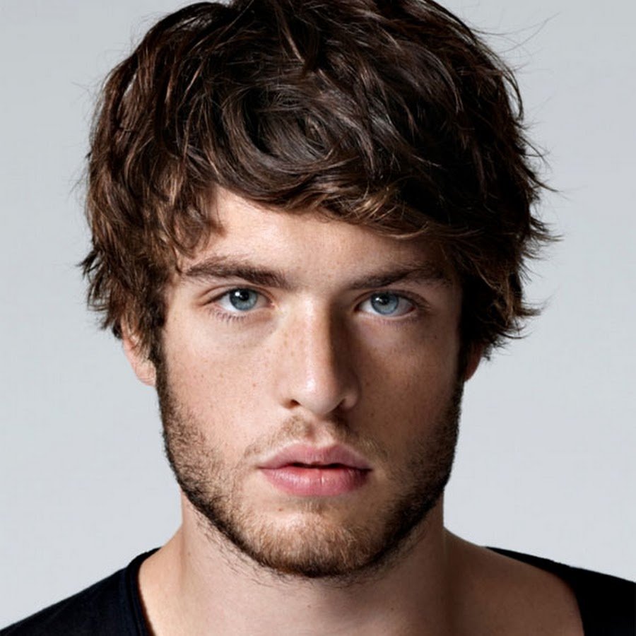 Стильные мужские стрижки на волнистые волосы