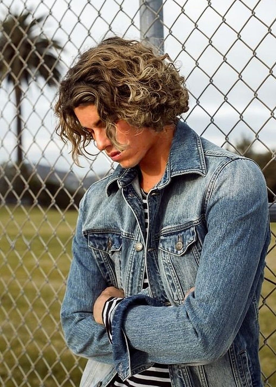 Мэтью Клаван блондин