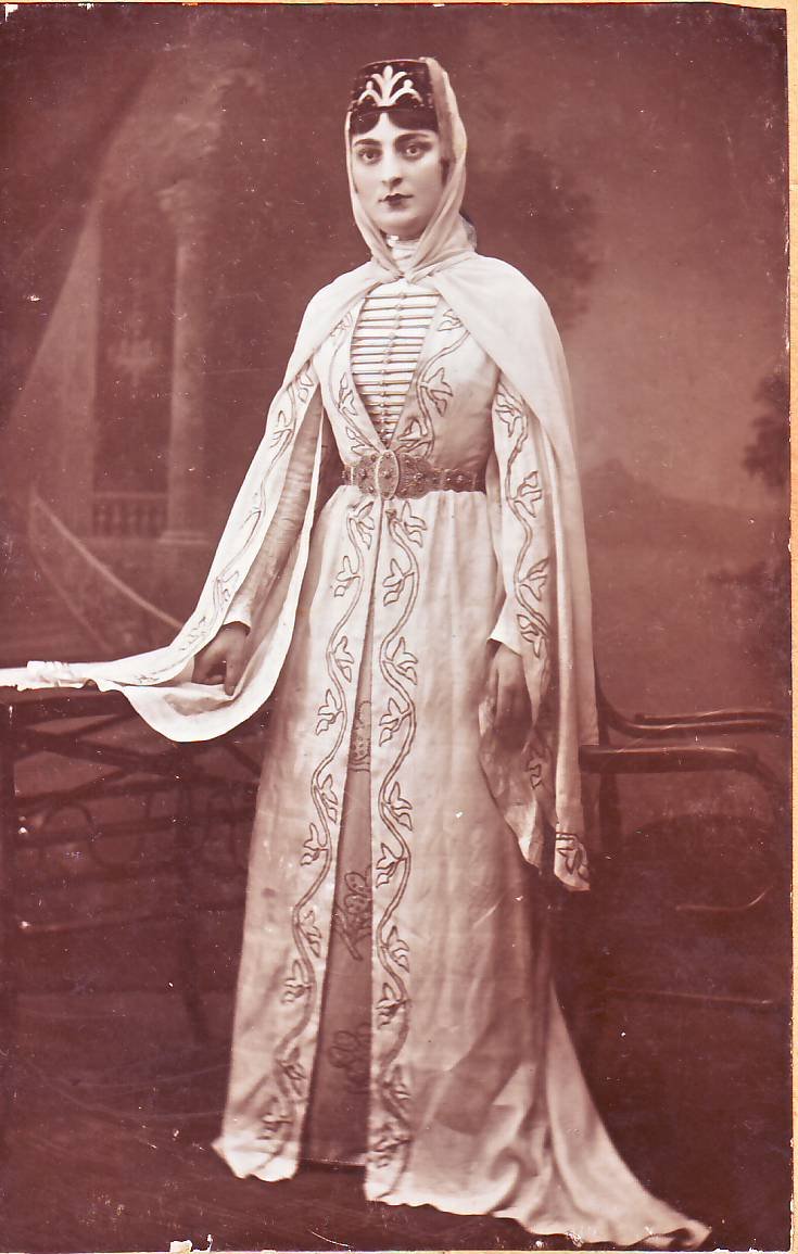 Народные костюмы