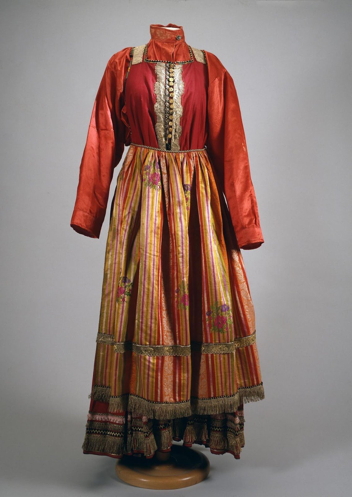 Традиционное свадебное платье кабардинцев