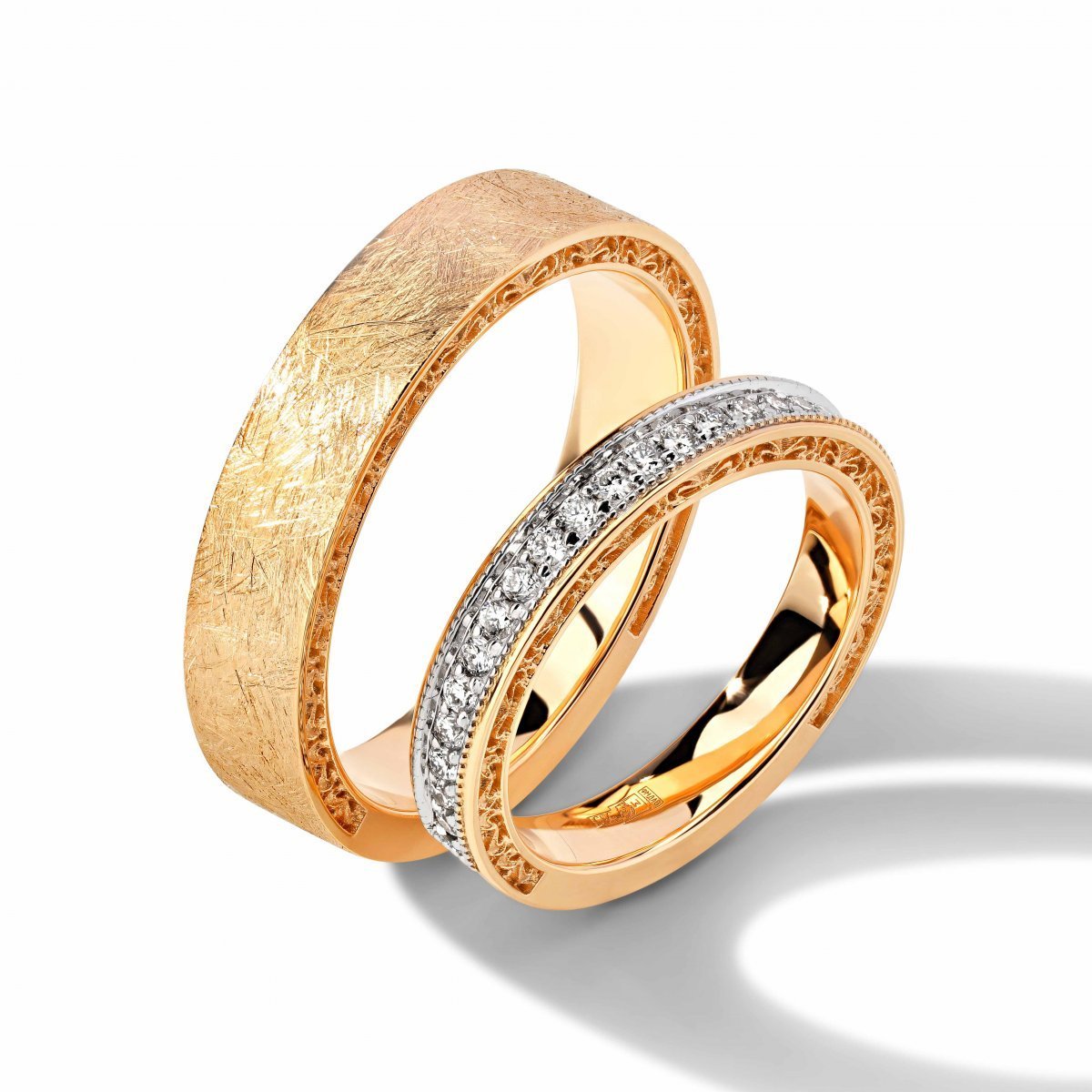 Золотые кольца 2022. Обручальные кольца 2022 парные. Свадебни кольца 2022 из золотa. Кольца парные 2022. Обручальные кольца парные золотые 585.