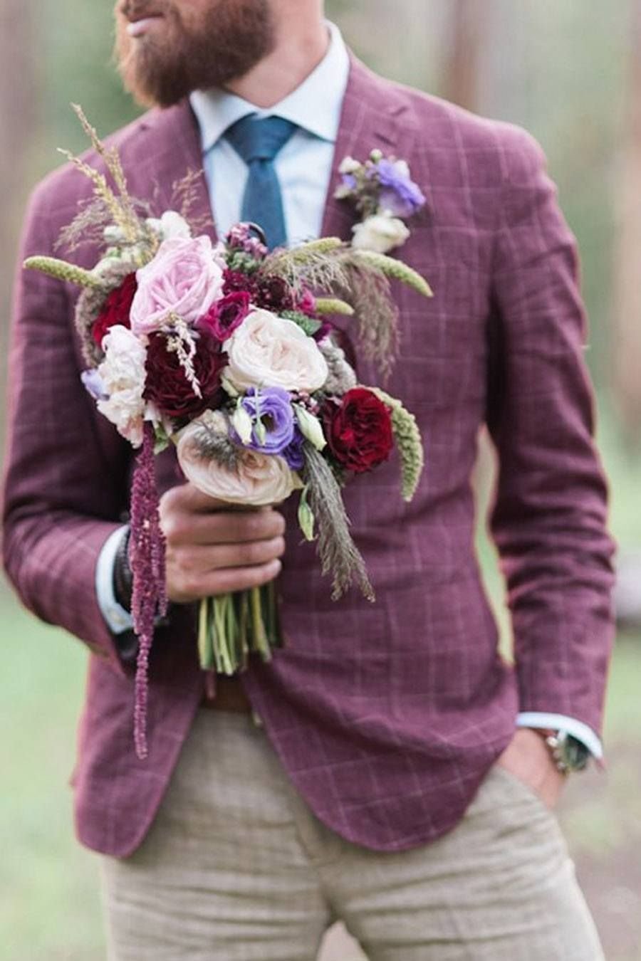 Коричневый костюм жениха