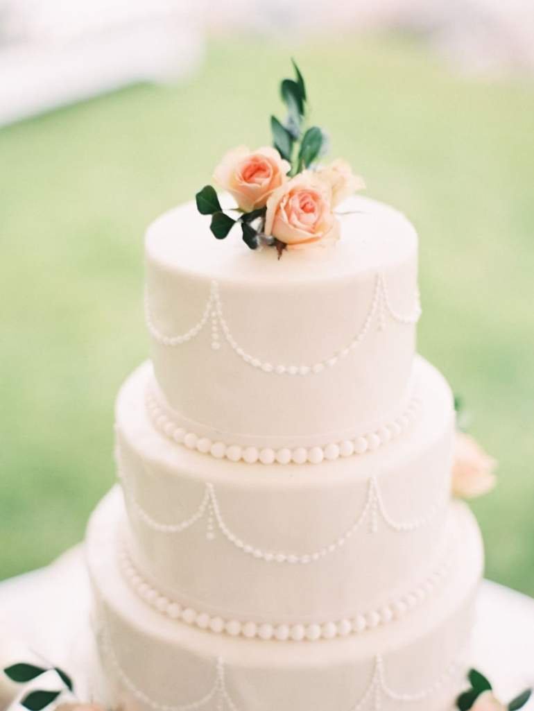 Свадебный торт с бусинками