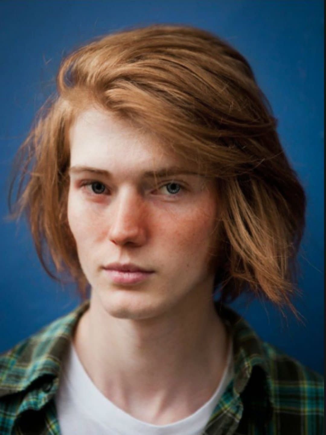 Рыжий парень с длинными волосами