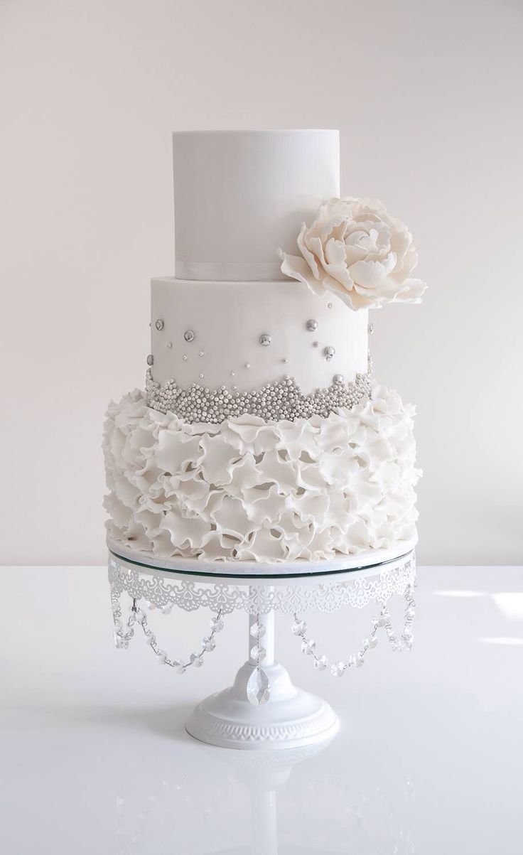 Свадебный торт с гипсофилой