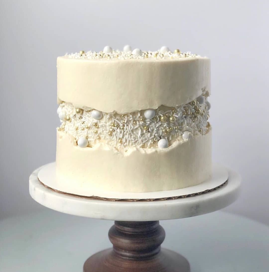 Свадебный торт с бусинками