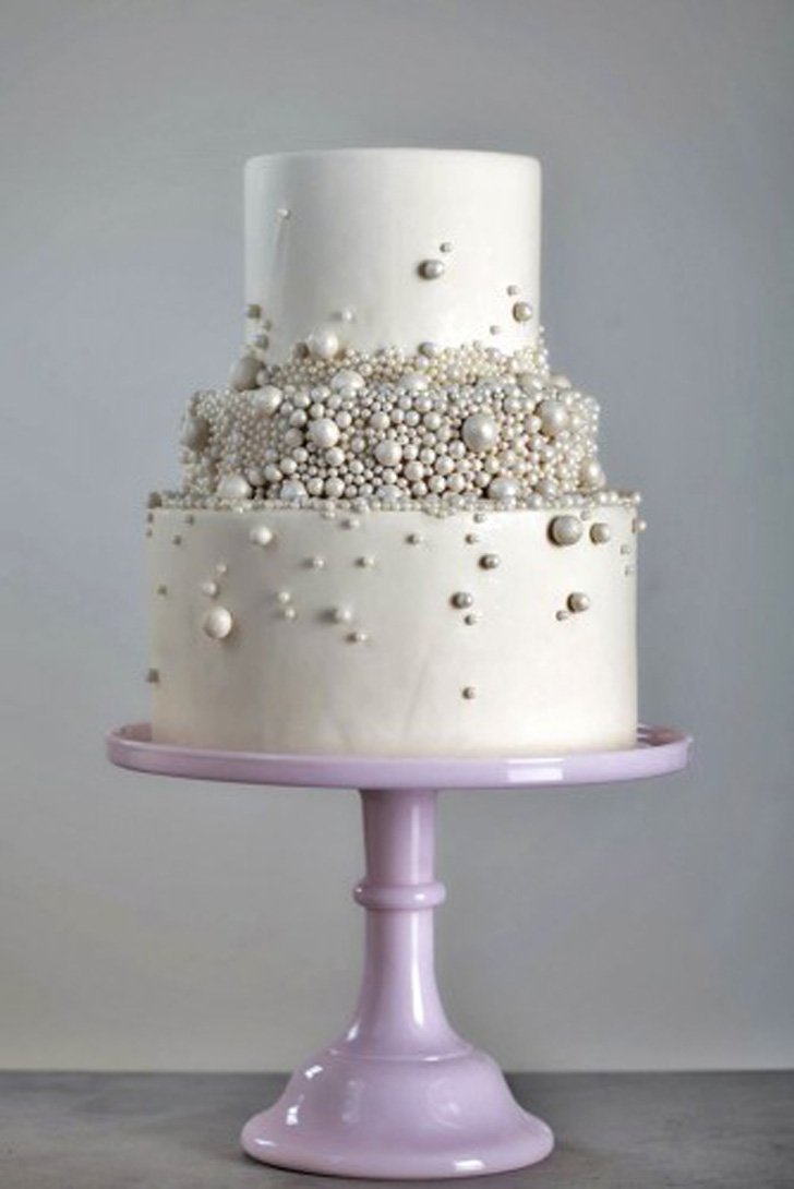 Торт с серебряными бусинками