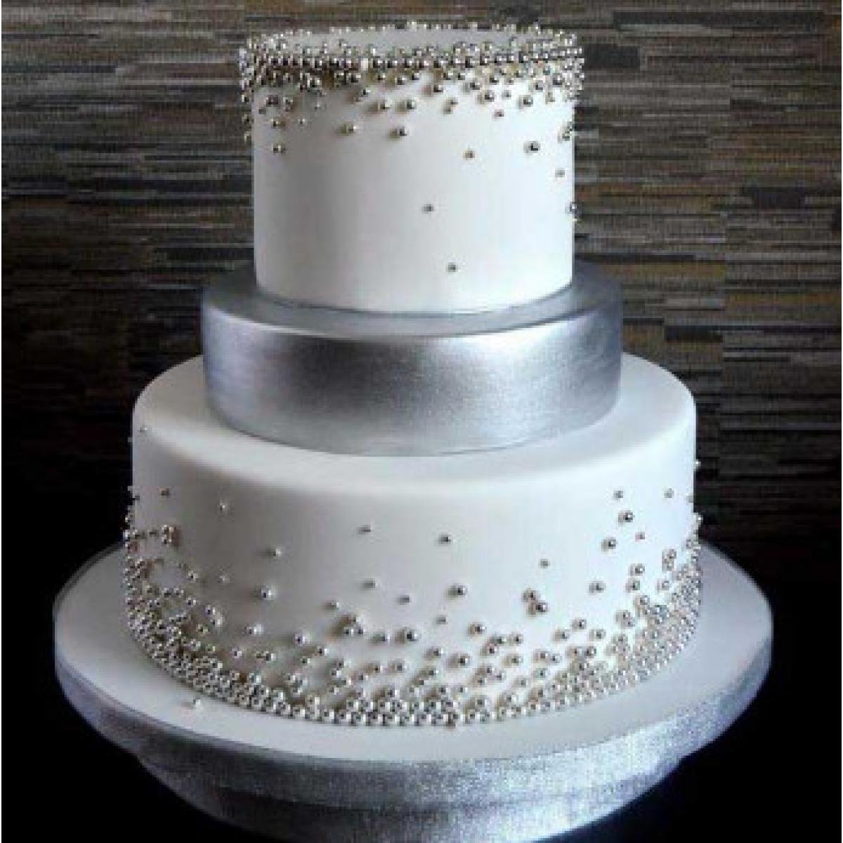 Торт свадебный белый с бусинами