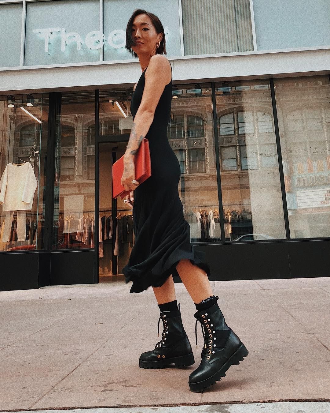 Свадебное платье с кедами