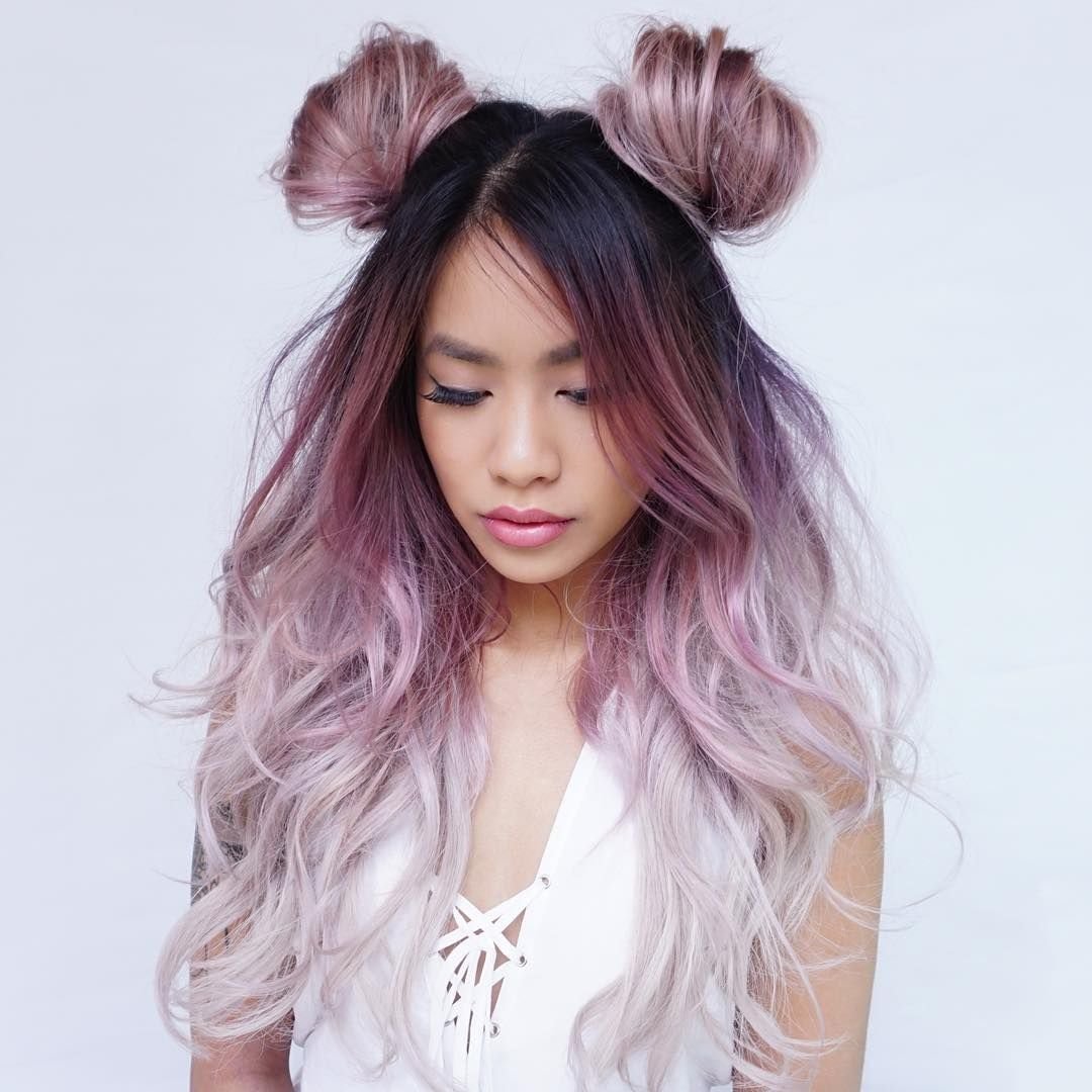 Два пучка с распущенными волосами