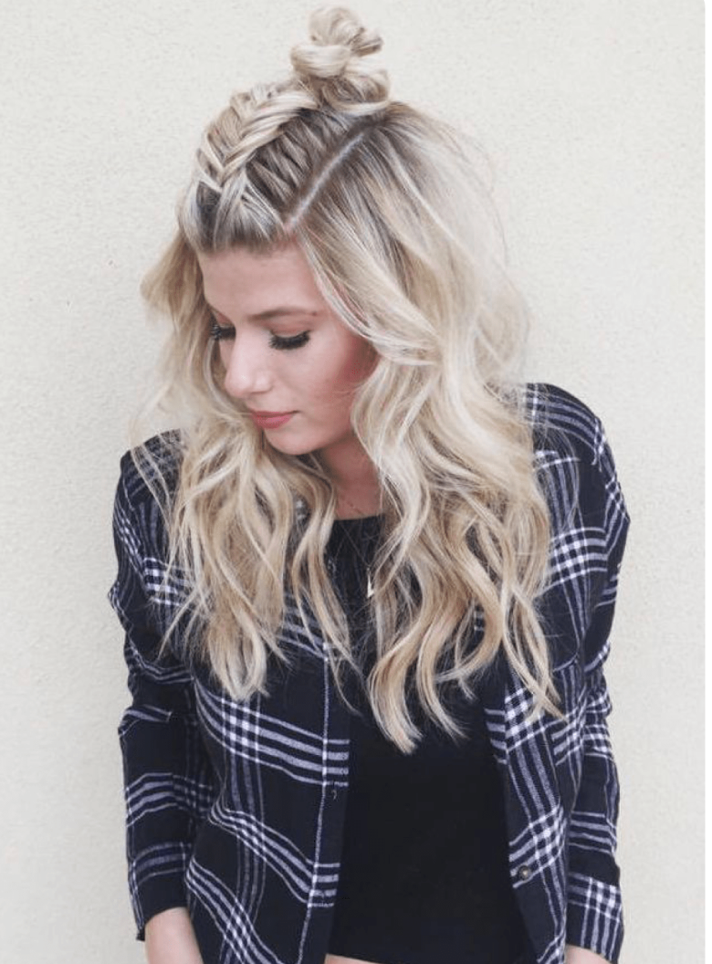 Косы на макушке и распущенные