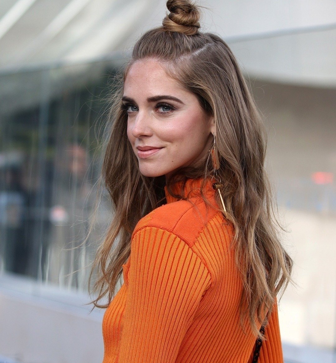 Прическа мальвинка с пучком