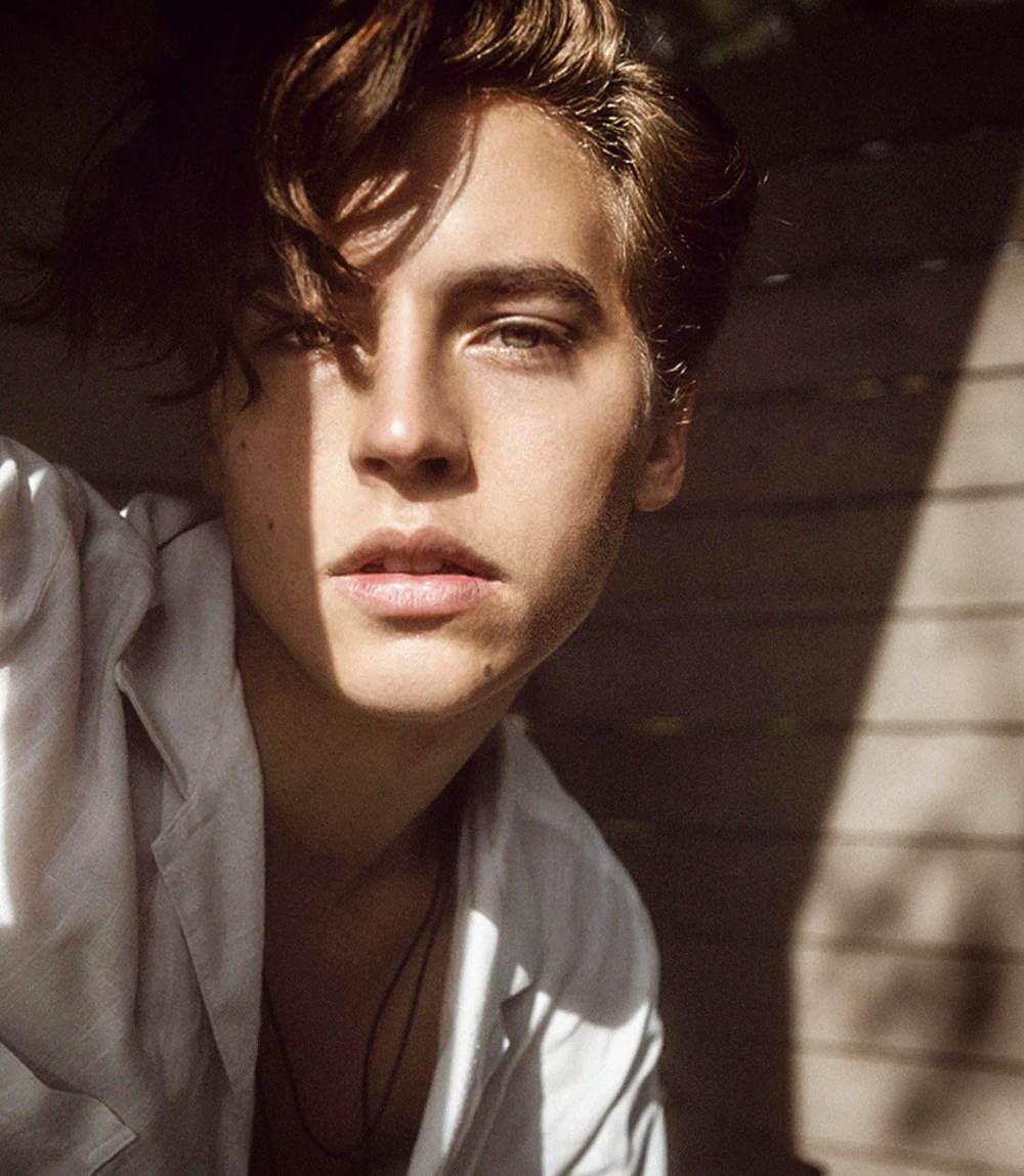 Парень с русыми волосамм