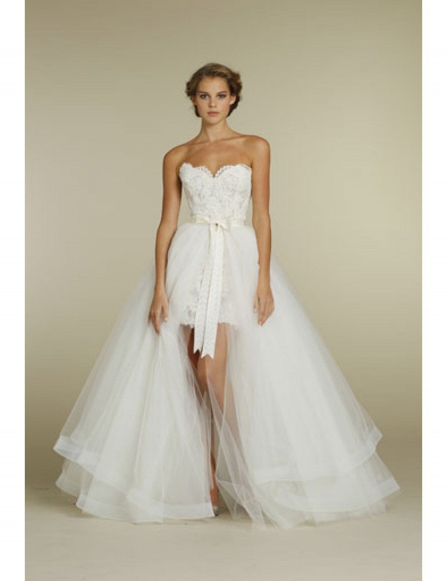 Свадебное платье с накладной юбкой