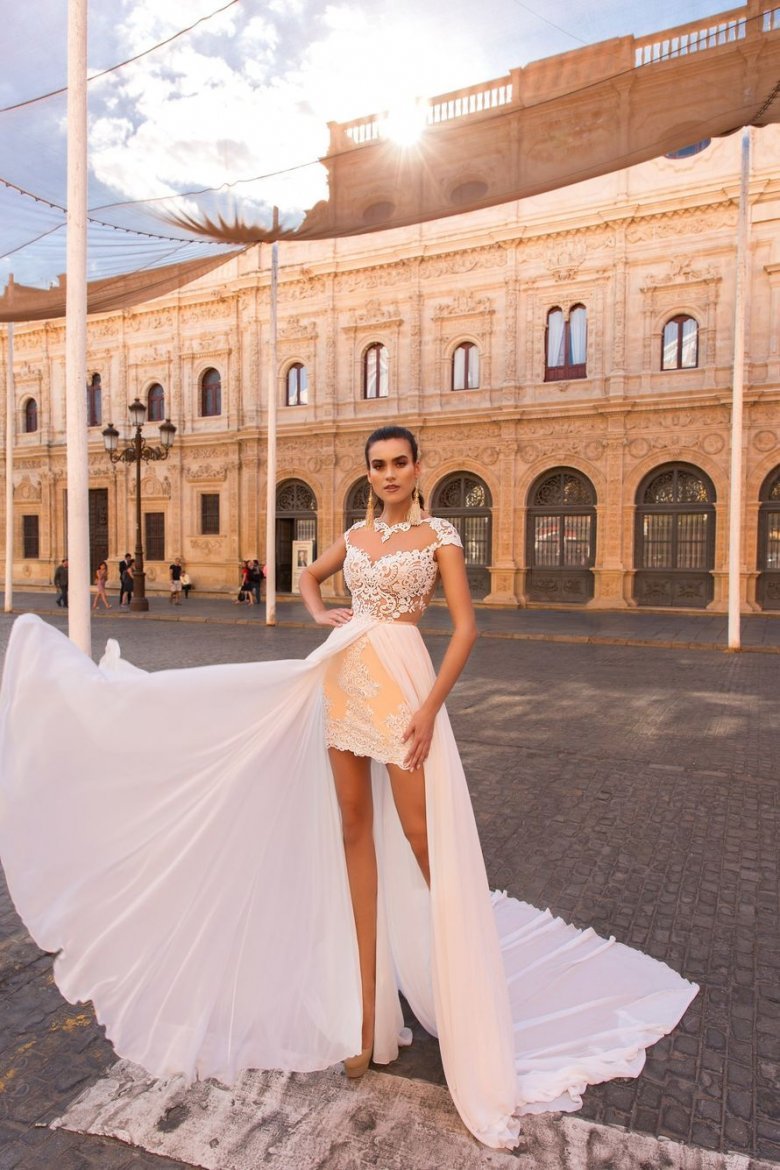 Свадебное платье с разрезом