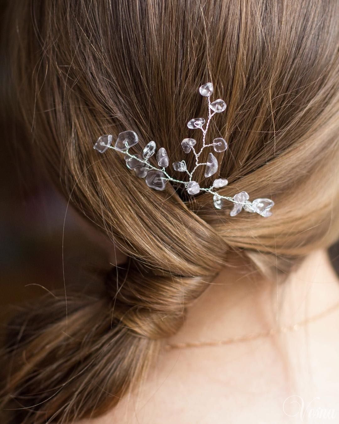 Причёски с украшениями в волосах