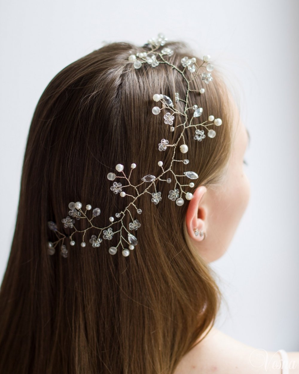 Украшение для волос из бусин