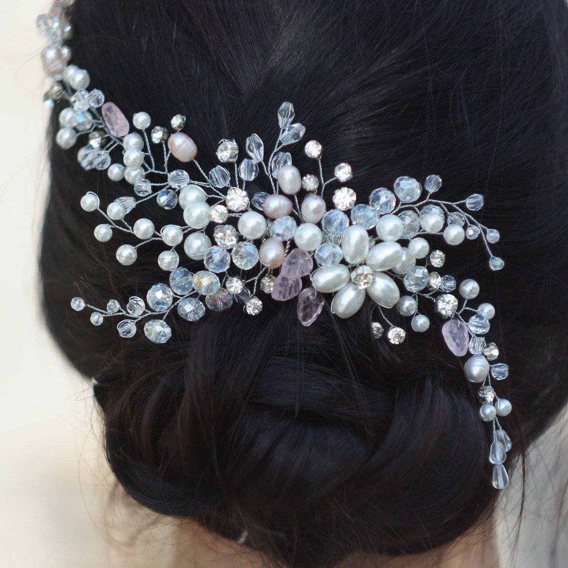 Украшение для волос из бусин