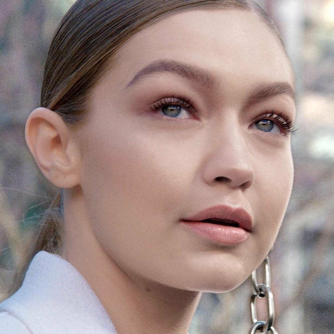 Брови Джиджи Хадид 2021