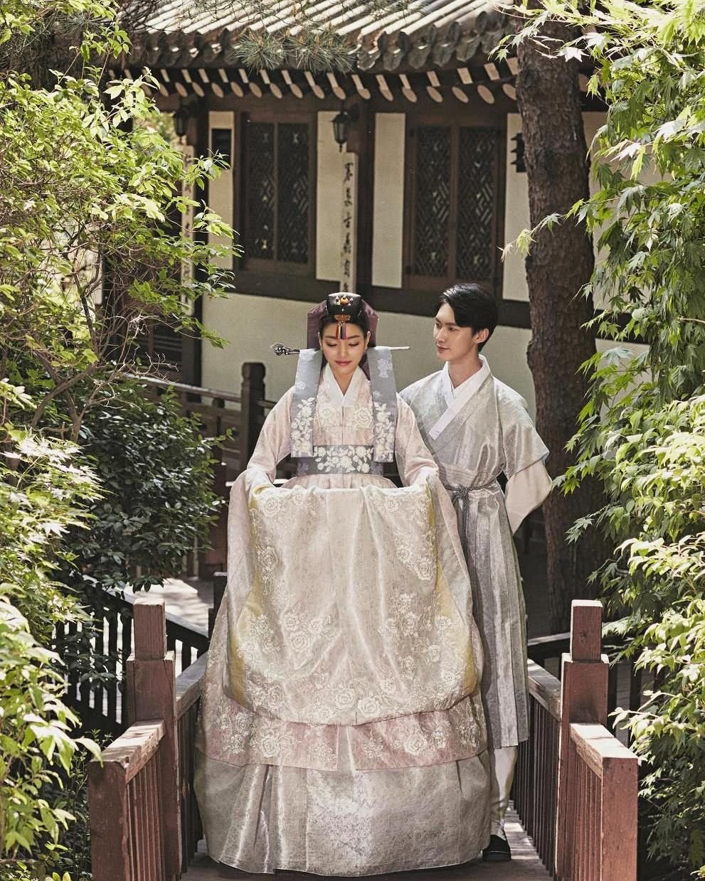 Корейский свадебный ханбок