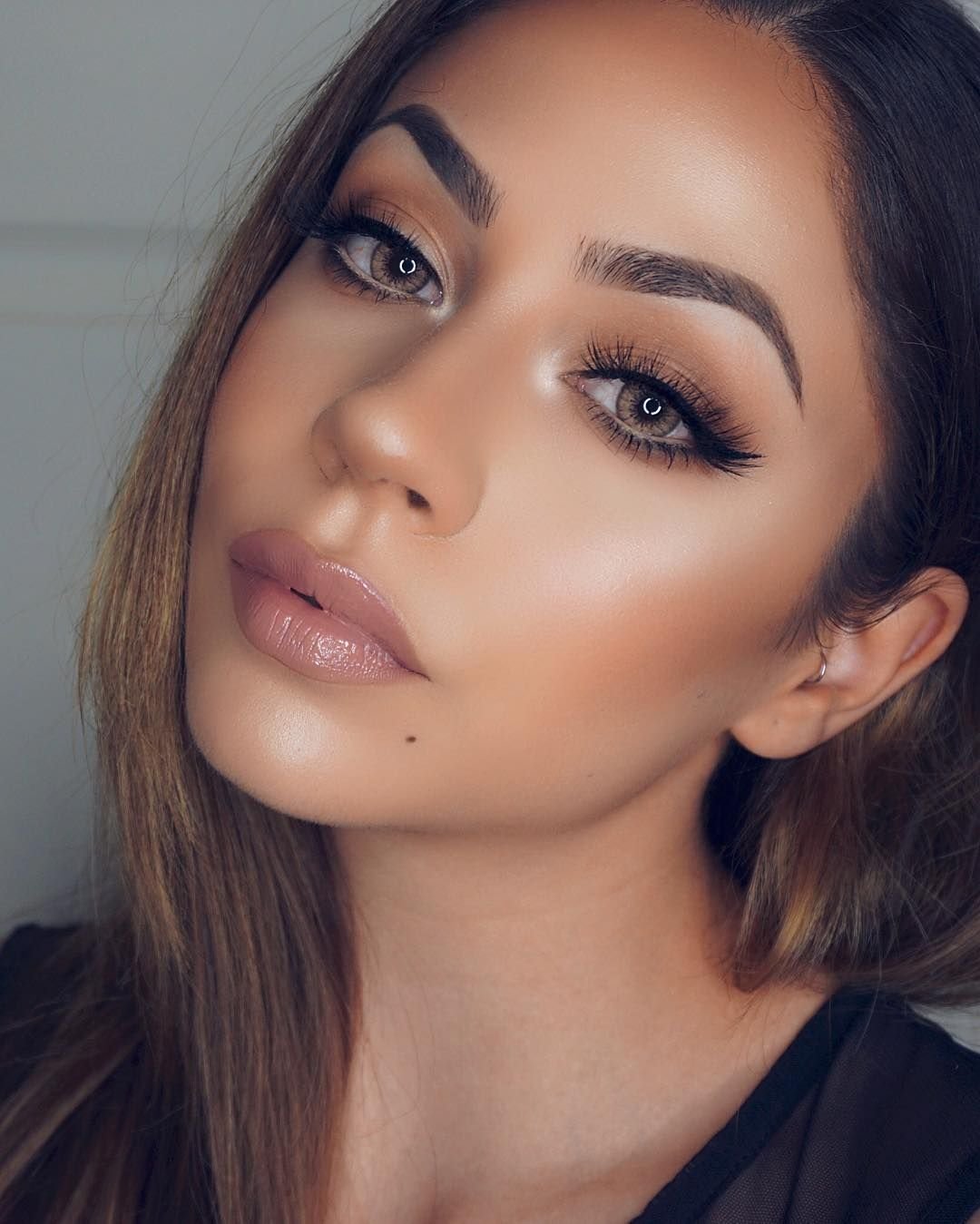 Макияж со стразами