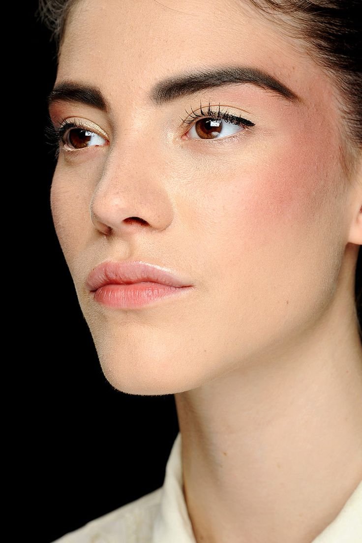 Модная форма бровей 2021