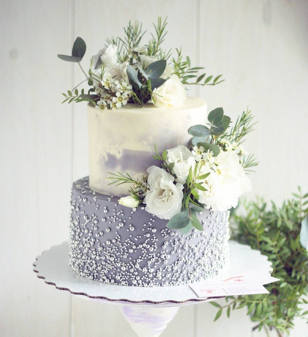 Свадебный торт белый с серебром