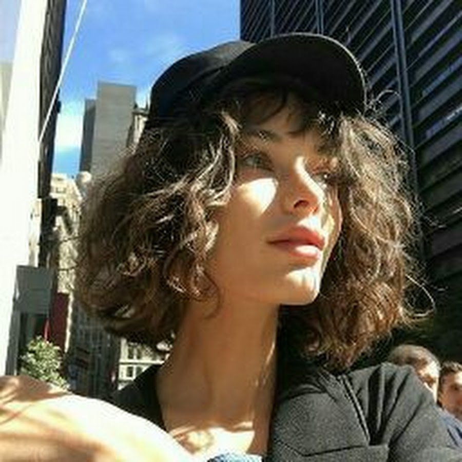 Ванесса Хадженс с челкой