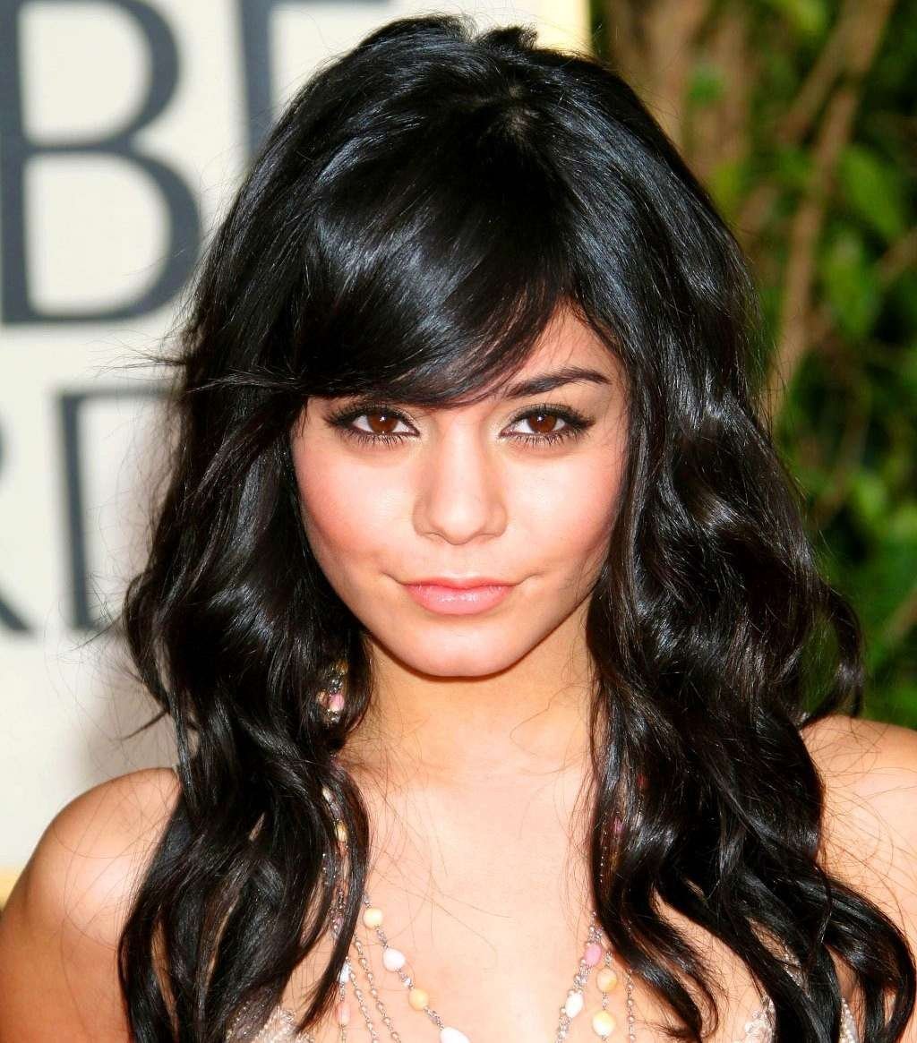 Боб каре 2022 на кудрявые волосы