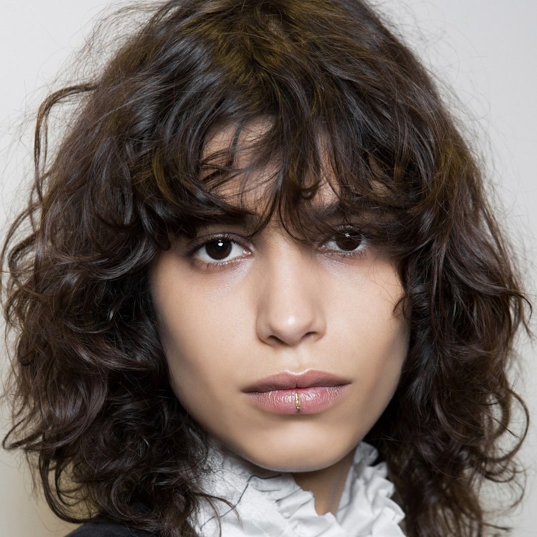 Длинная челка на вьющиеся волосы