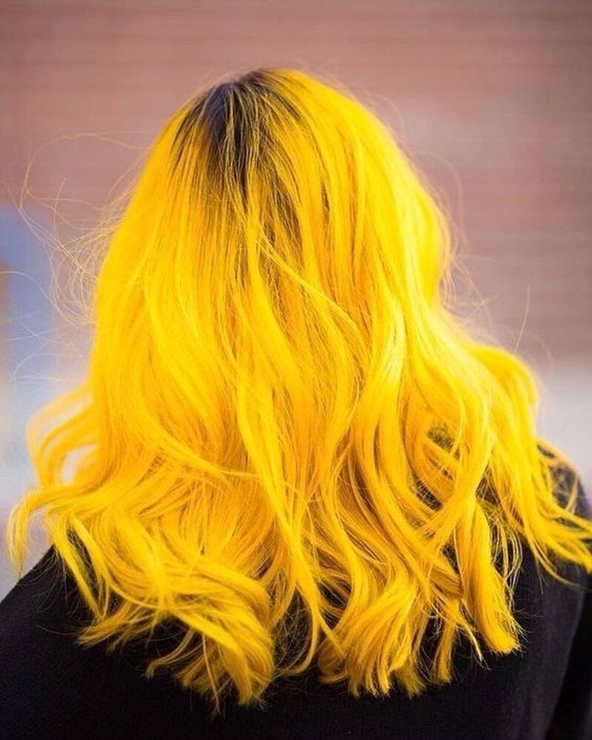 Длинные желтые волосы. .Бeлинa Еллоу. Желто рыжие волосы. Красно желтые волосы. Ярко желтые волосы.