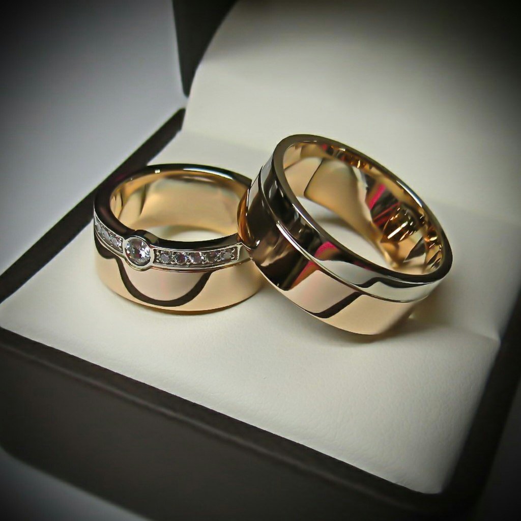 Красивые обручальные кольца широкие