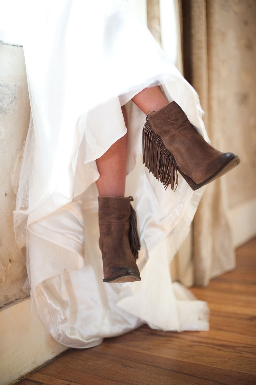 Свадебное платье и кроссовки