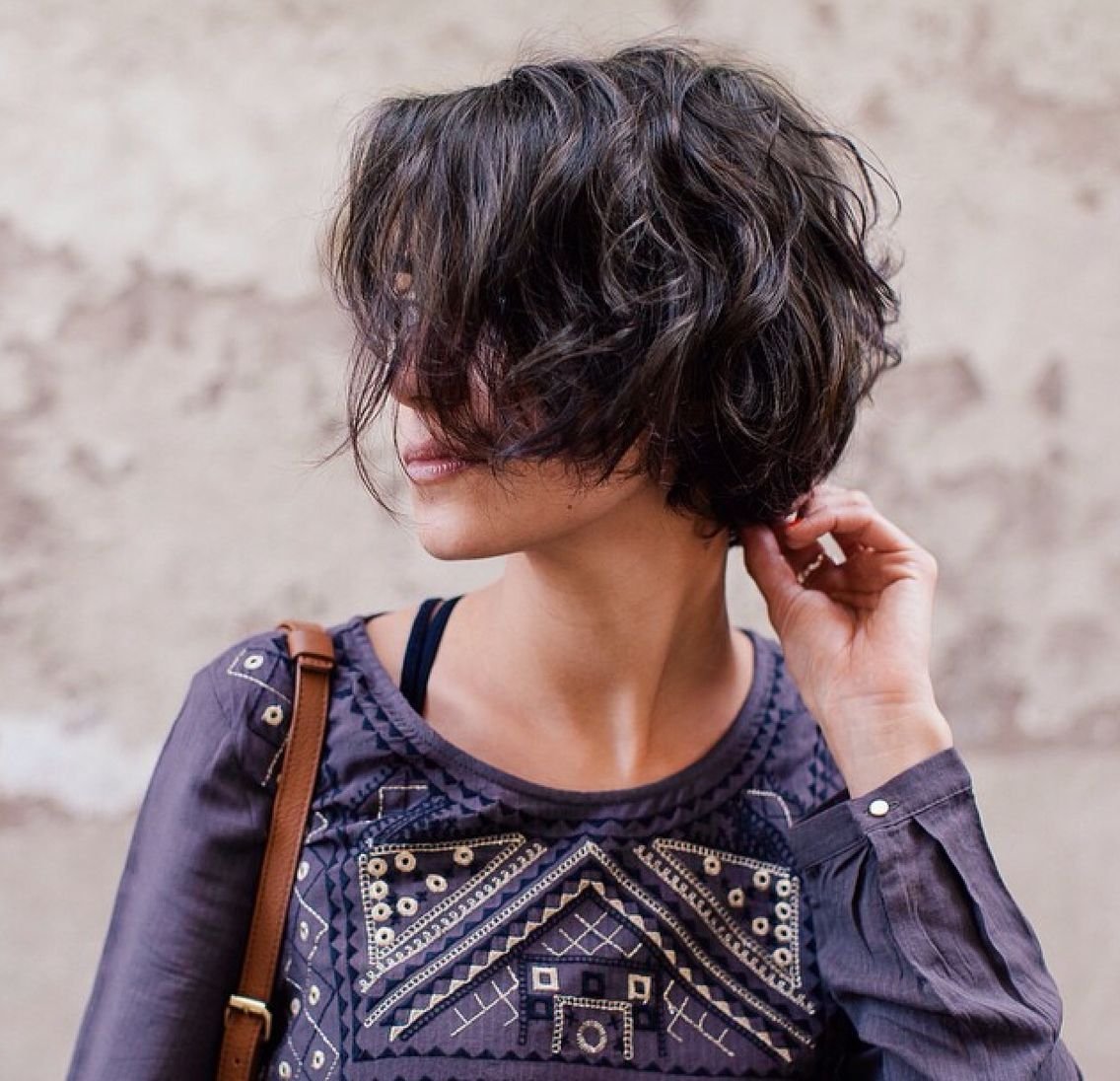 Градуированный Боб на волнистые волосы