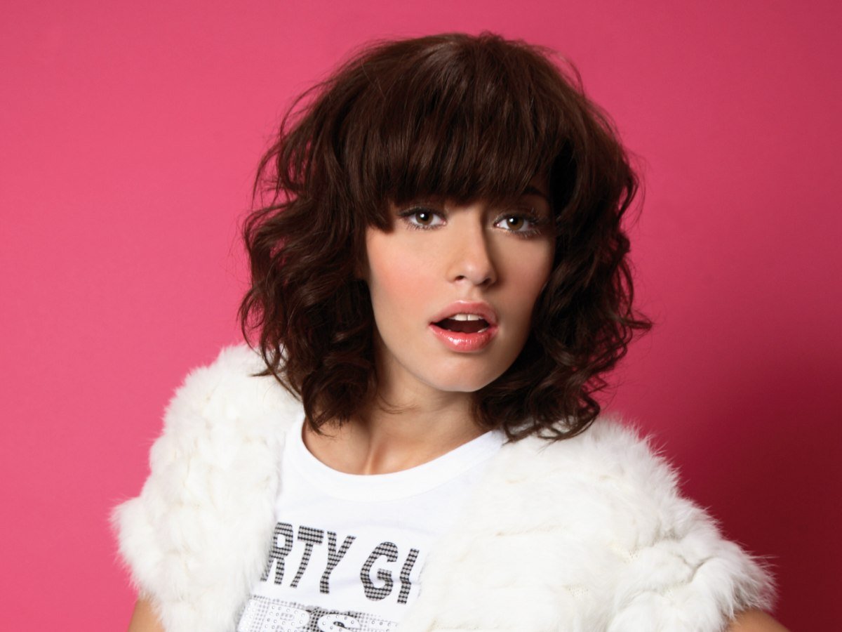 Каскад 2020 на кудрявые короткие волосы