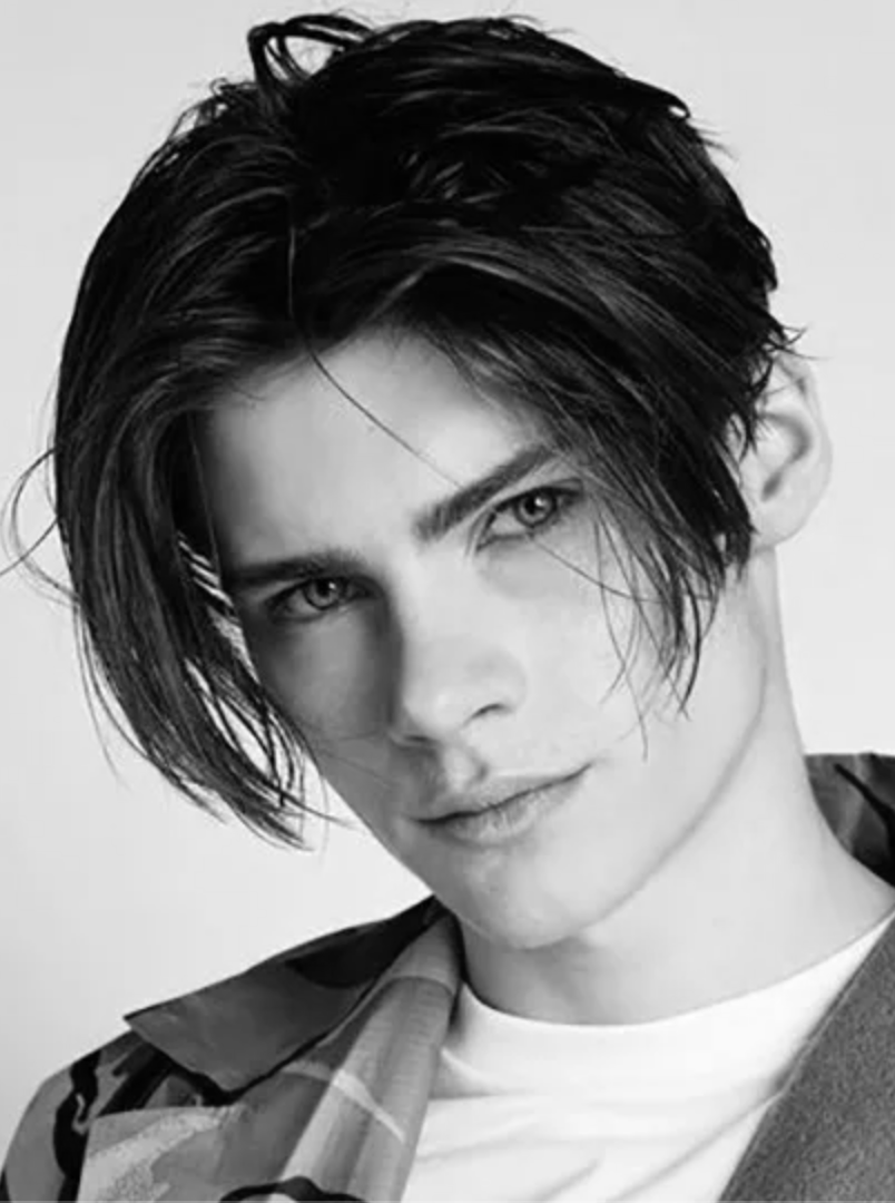 Curtains прическа Леви