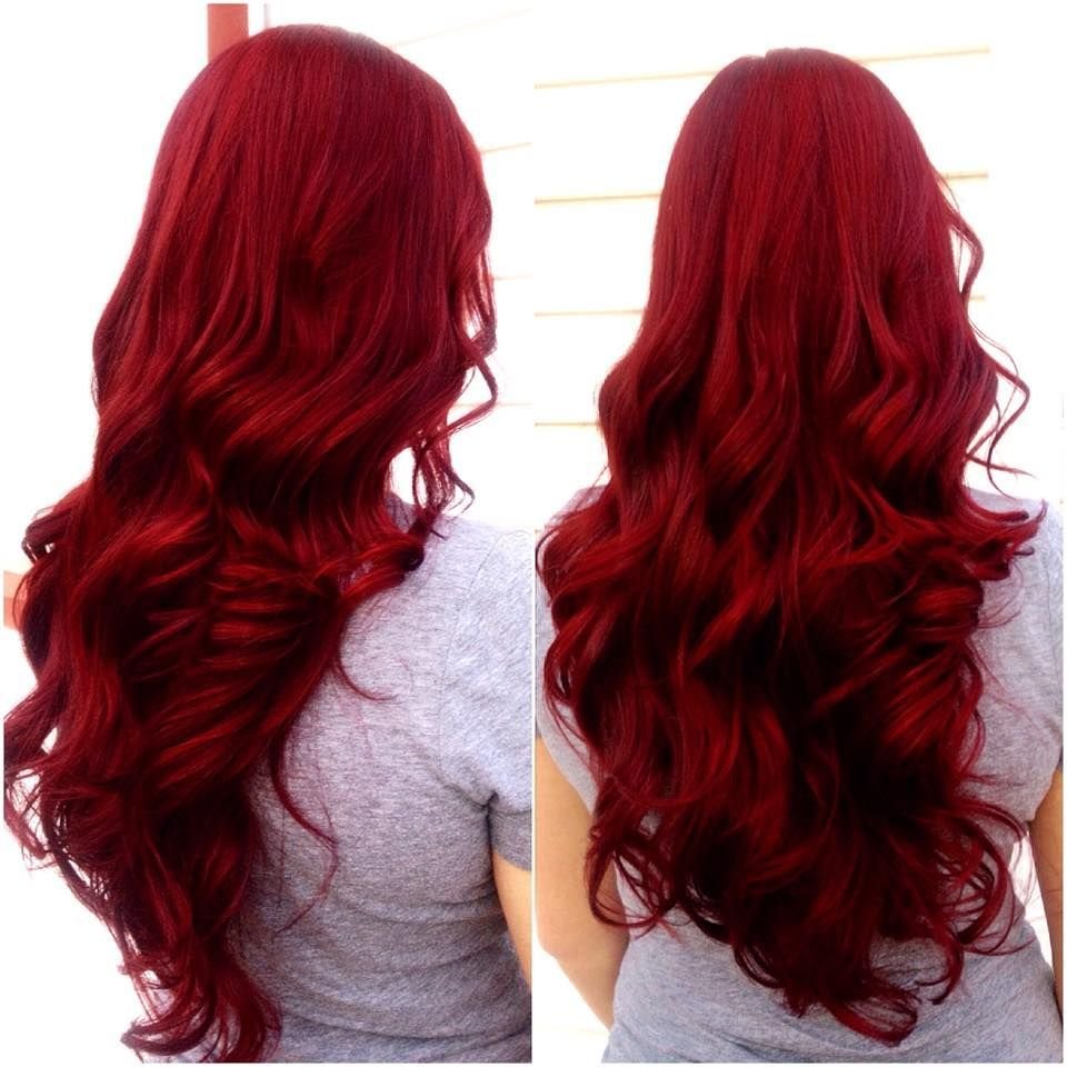 Темно красные волосы