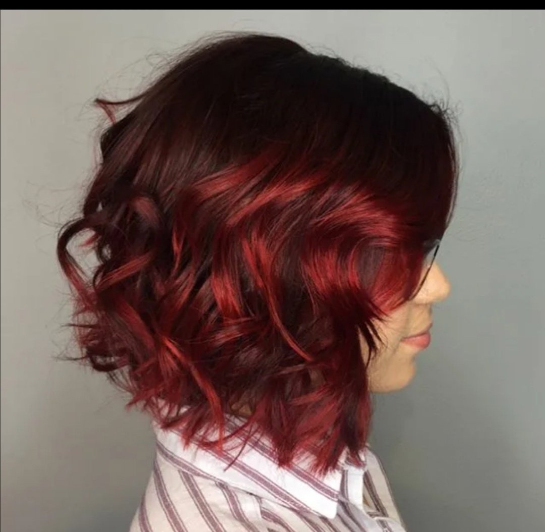 Короткие волосы с красными кончиками