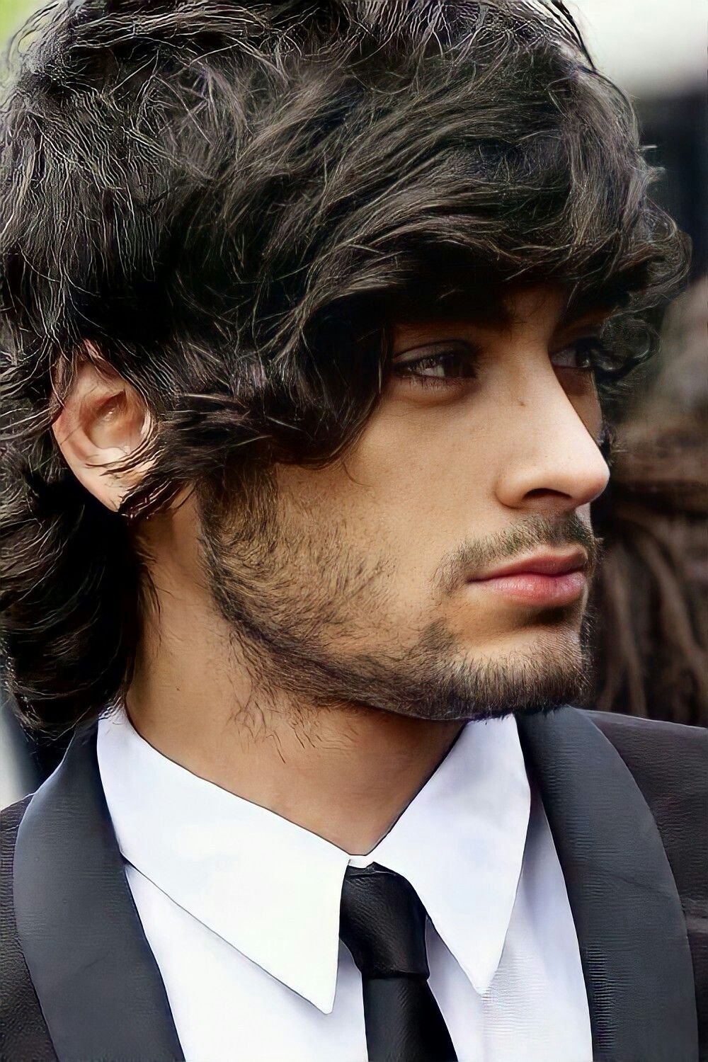 Люди с кудрявыми волосами