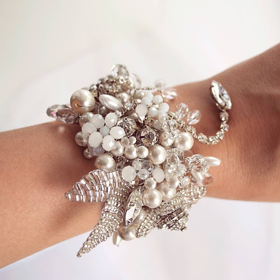 Серьги на проволоке с бусинами