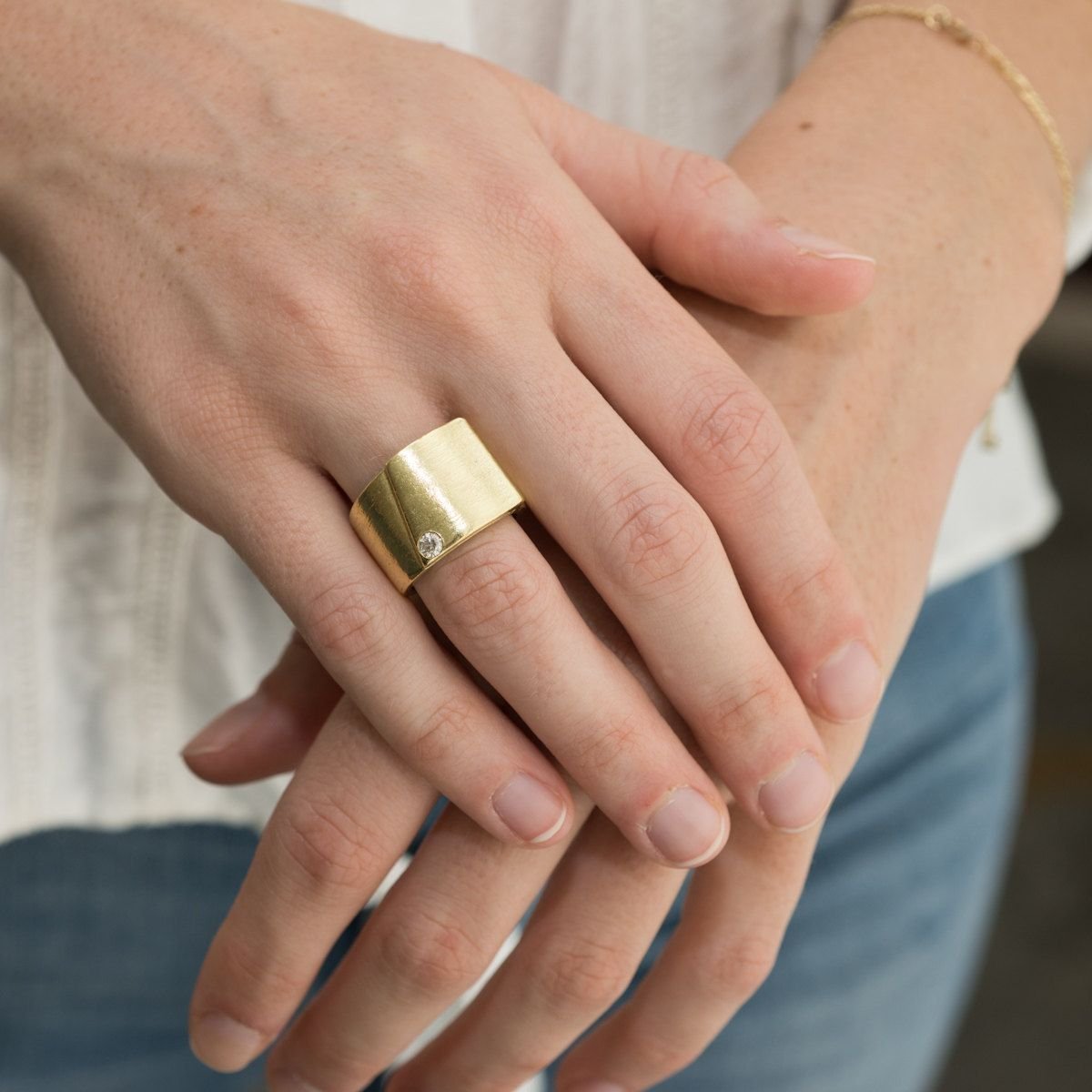 Широкие обручальные кольца