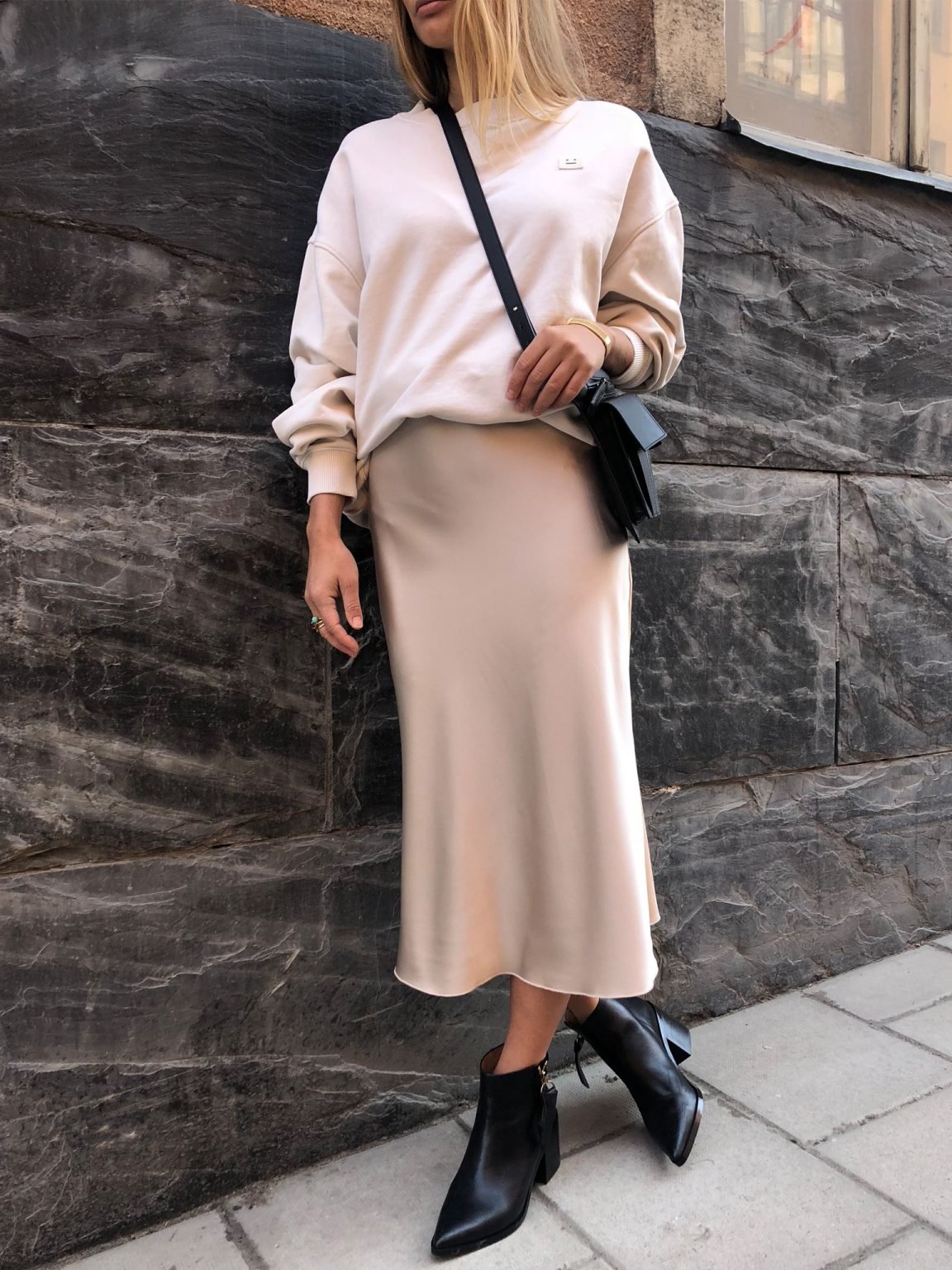 Образы с шелковой юбкой миди