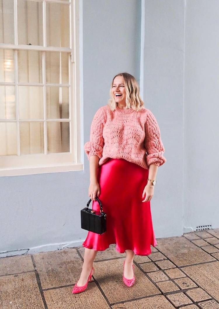 Шелковая юбка со свитером