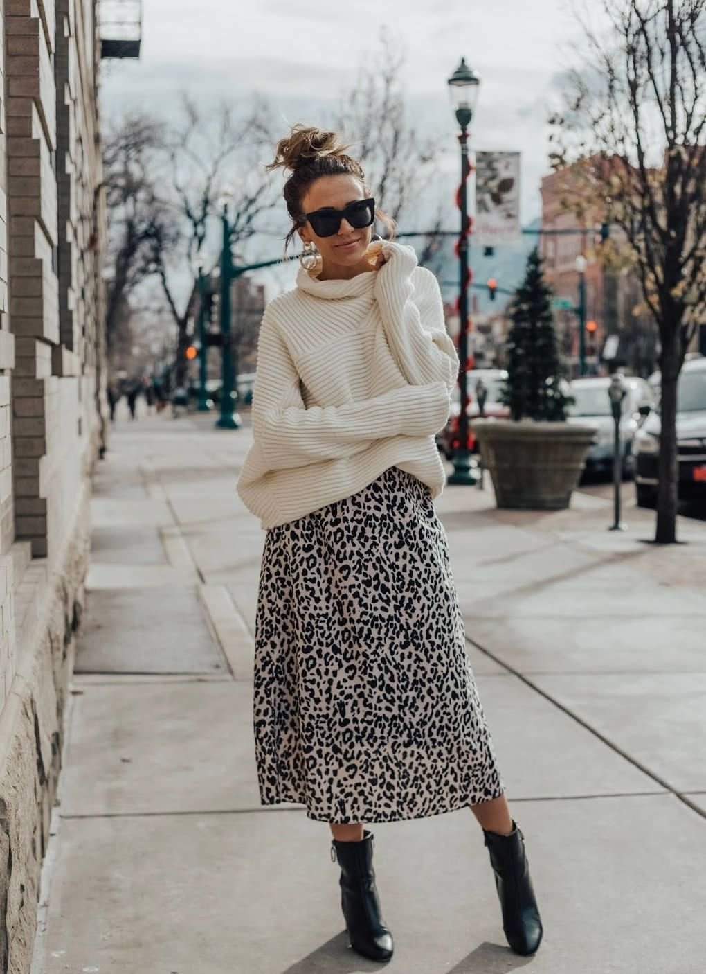 Образы с бежевой юбкой