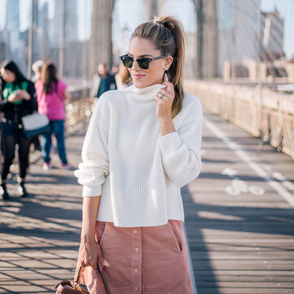 Плиссированная юбка с кроссовками