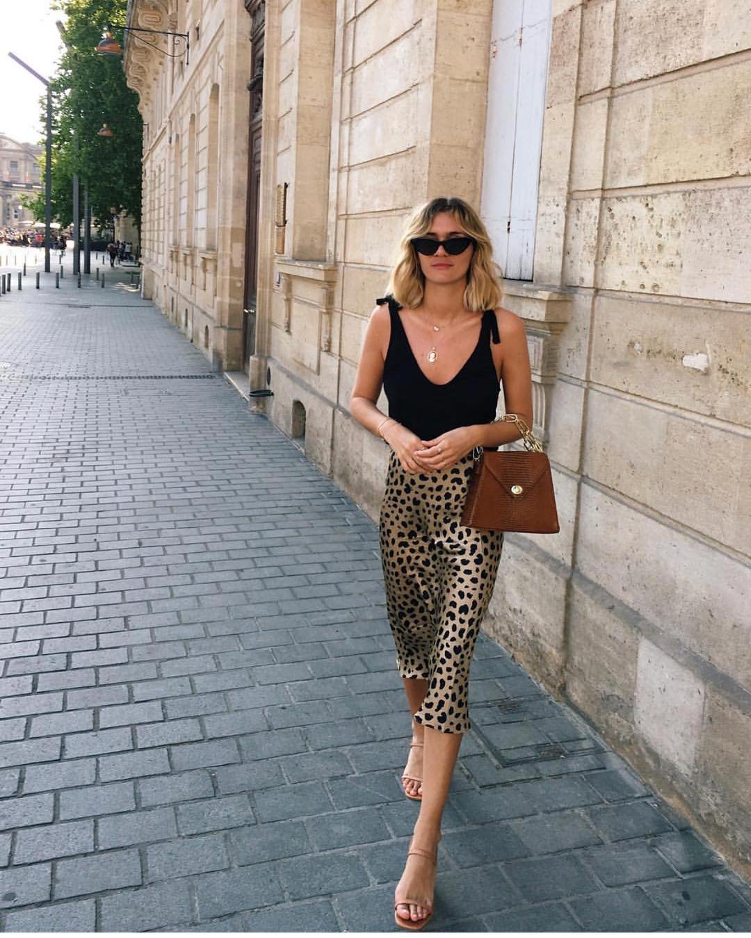 Свитшот и леопардовая юбка